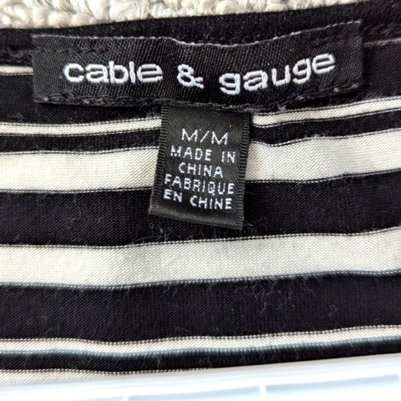 Cable & Gauge Women's (Medium)Top/Tshirt With Ruffled Sleeves & Bottom Hem - Picture 11 of 12